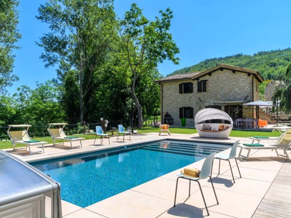 casa indipendente in vendita a Sarnano