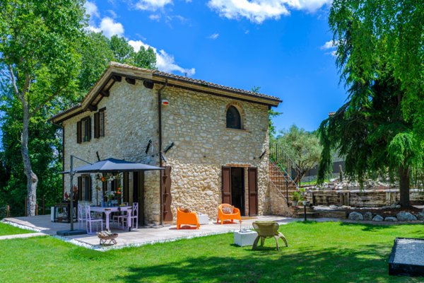 casa indipendente in vendita a Sarnano