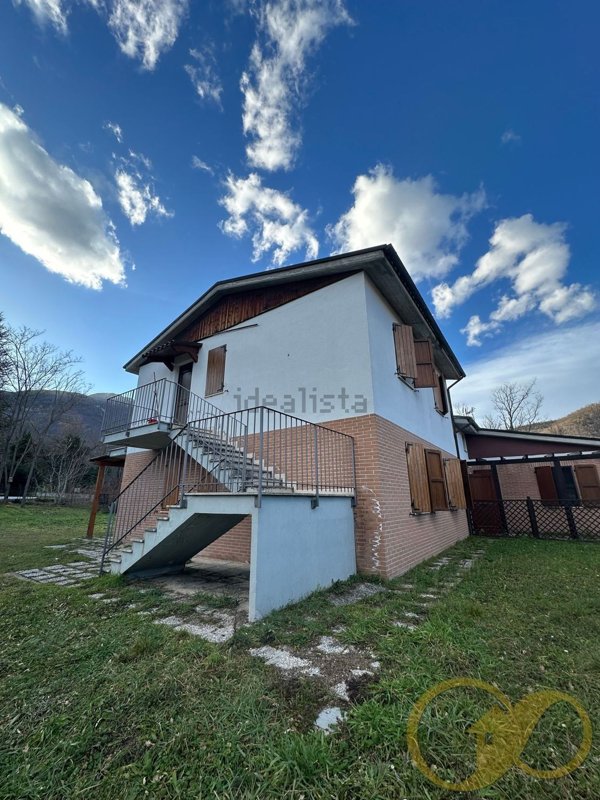 casa indipendente in vendita a Sarnano