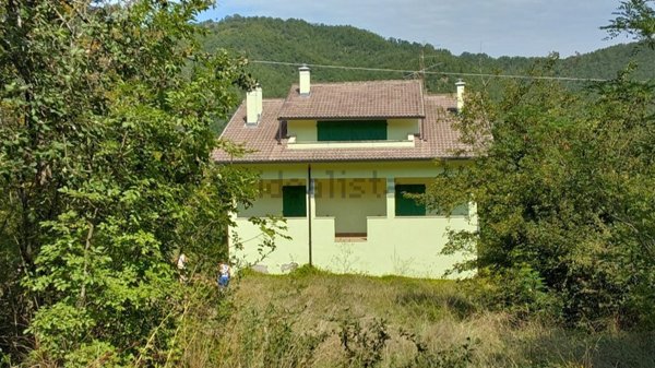 casa indipendente in vendita a Sarnano