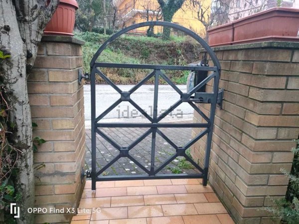 casa indipendente in vendita a Sarnano