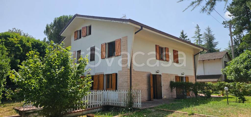 casa indipendente in vendita a Sarnano