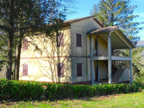 casa indipendente in vendita a Sarnano