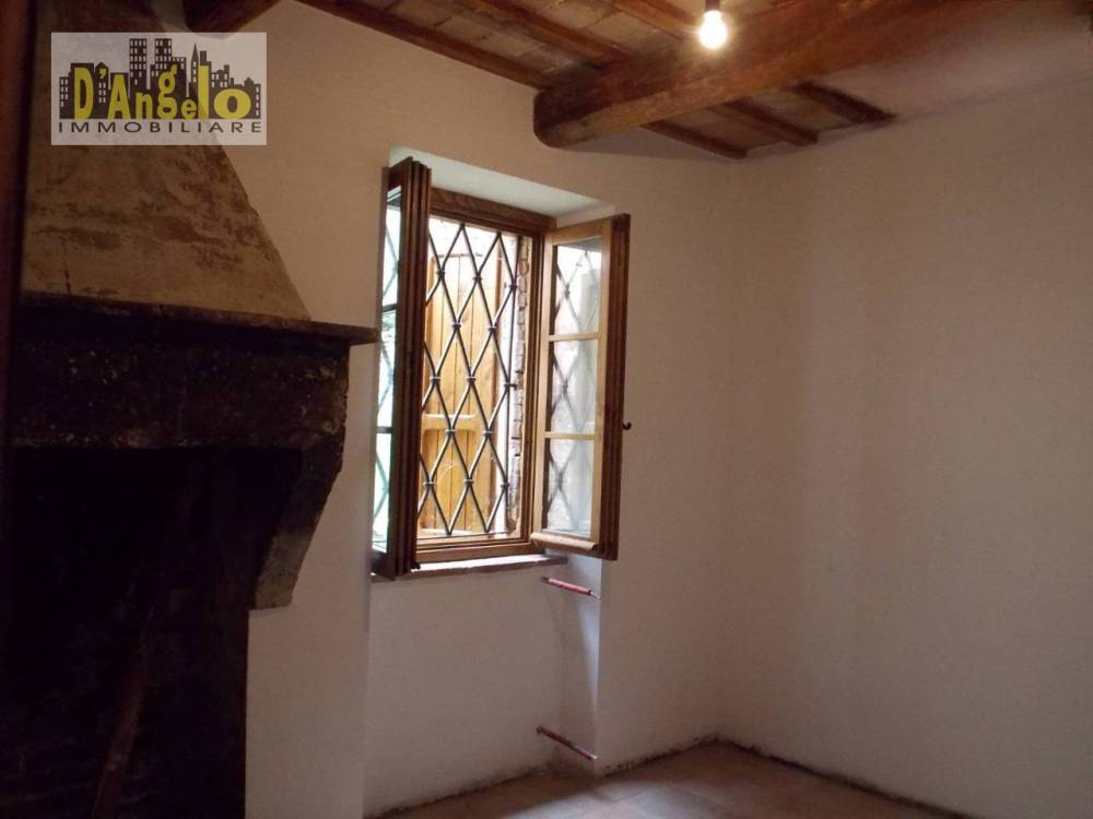 casa indipendente in vendita a Sarnano