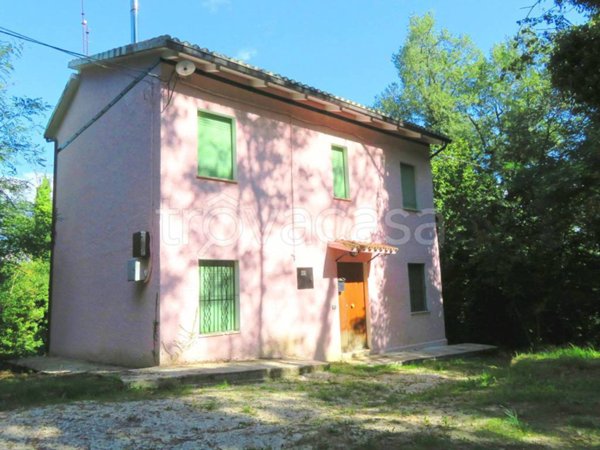 casa indipendente in vendita a Sarnano