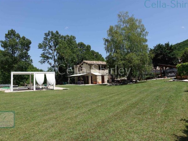 casa indipendente in vendita a Sarnano