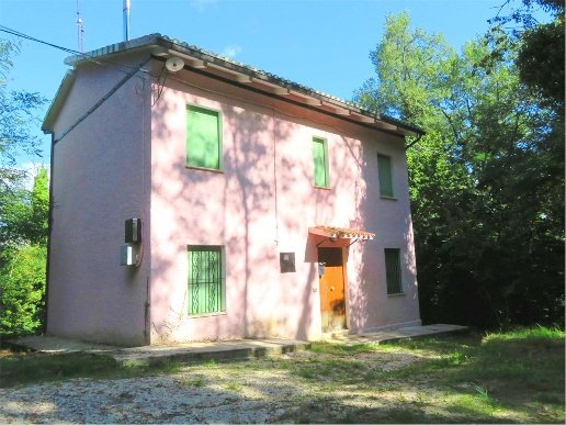 casa indipendente in vendita a Sarnano