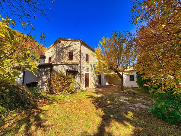 casale in vendita a Sarnano