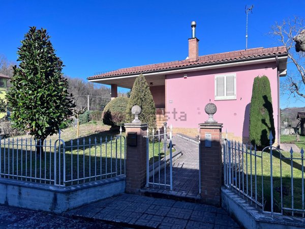casa indipendente in vendita a Sarnano