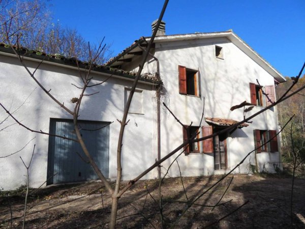 casa indipendente in vendita a Sarnano