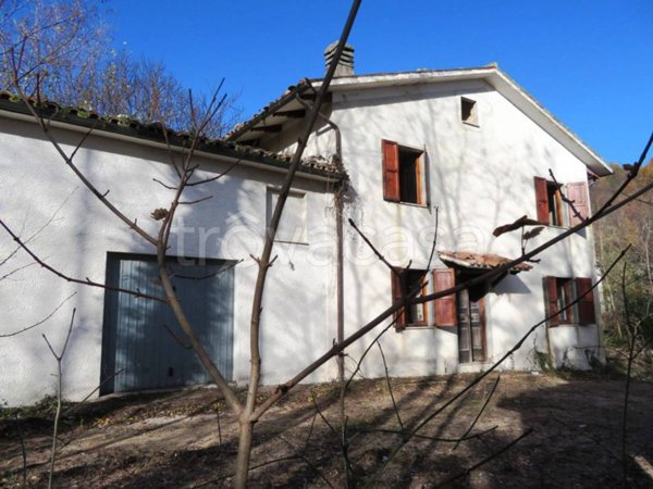 casa indipendente in vendita a Sarnano
