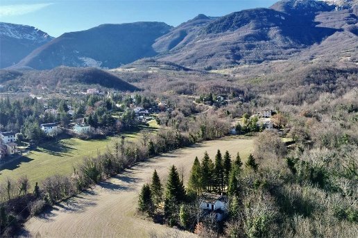 casa indipendente in vendita a Sarnano