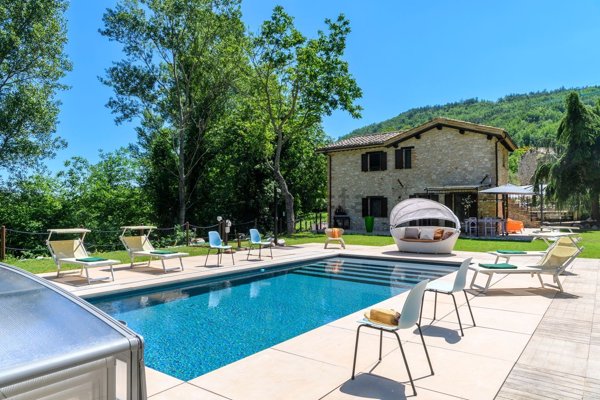 casale in vendita a Sarnano