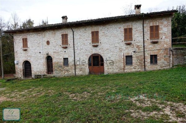 casa indipendente in vendita a Sarnano