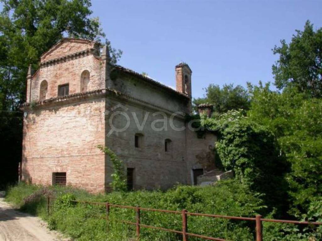 casa indipendente in vendita a Sarnano