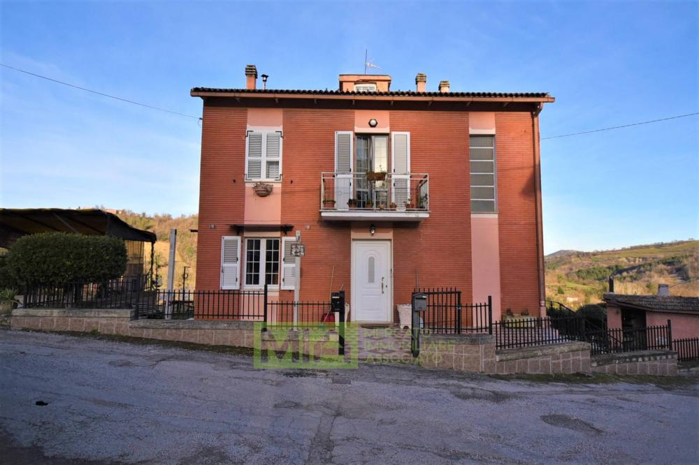 casa indipendente in vendita a Sarnano