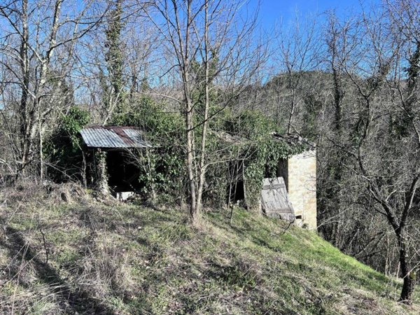 casa indipendente in vendita a Sarnano
