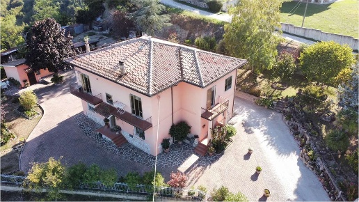casa indipendente in vendita a Sarnano