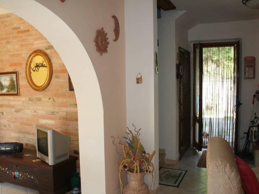 casa indipendente in vendita a Sarnano