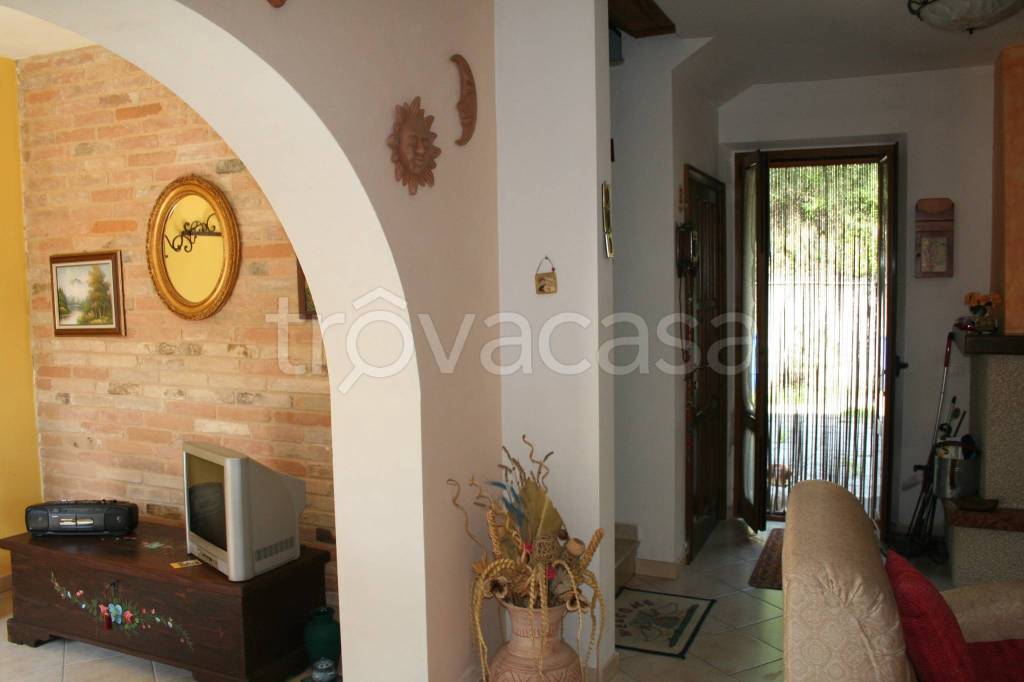 casa indipendente in vendita a Sarnano
