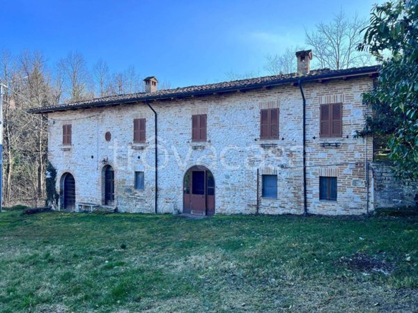 casa indipendente in vendita a Sarnano