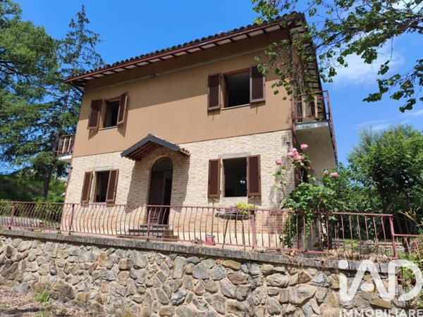 casa indipendente in vendita a Sarnano
