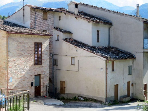 casa indipendente in vendita a Sarnano