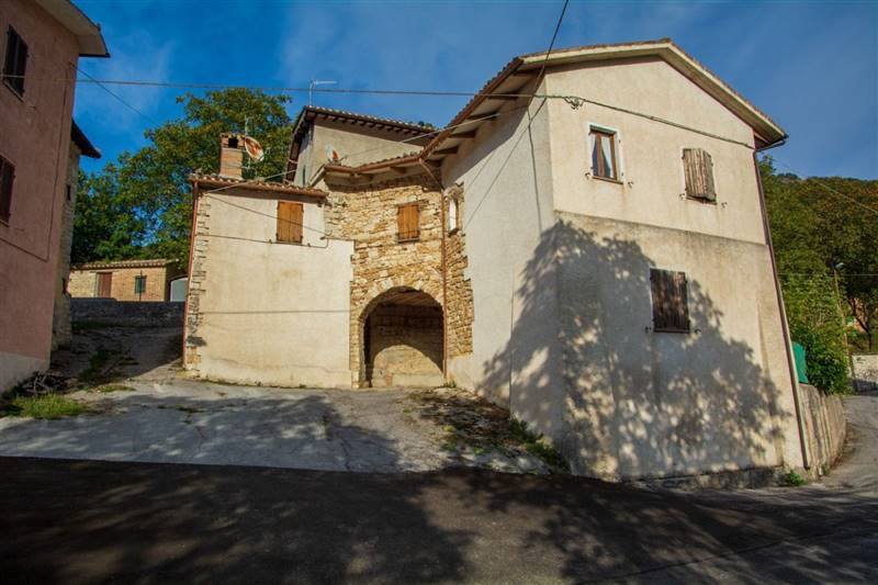 appartamento in vendita a Sefro in zona Sorti