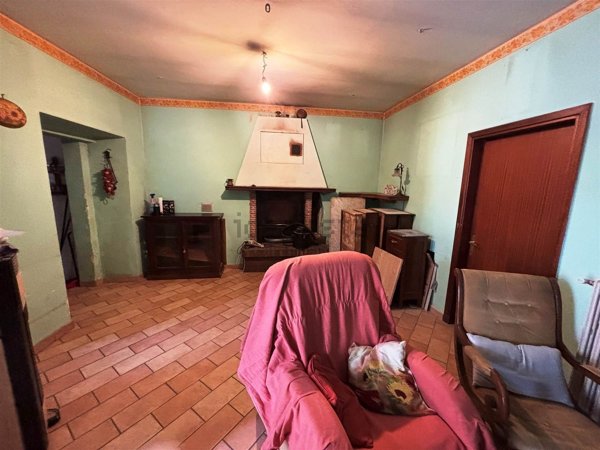 appartamento in vendita a Sefro in zona Agolla