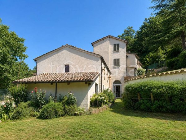 casa indipendente in vendita a Sefro in zona Sorti