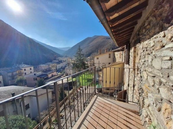 appartamento in vendita a Sefro in zona Sorti