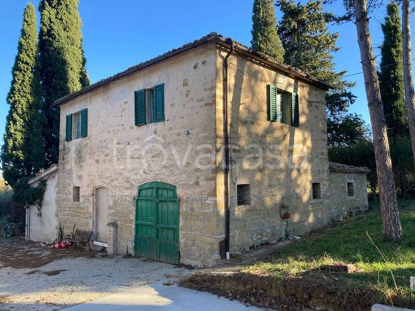 casa indipendente in vendita a Serrapetrona