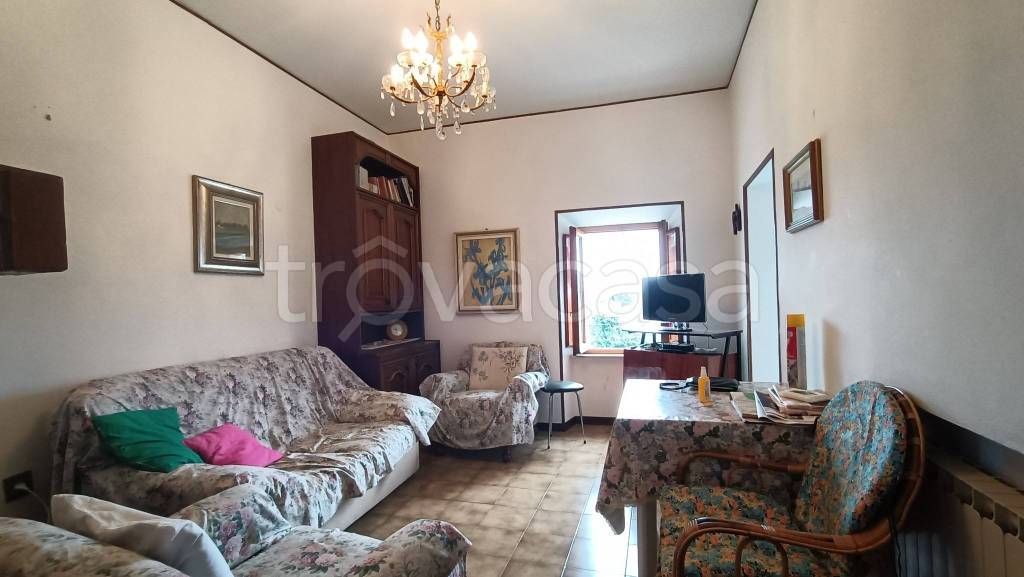 appartamento in vendita a Serrapetrona in zona Borgiano