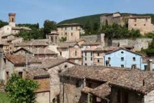 casa indipendente in vendita a Serrapetrona