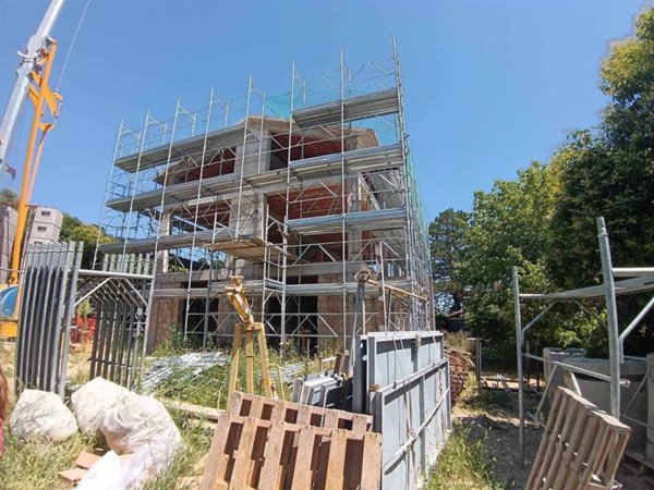 casa indipendente in vendita a Serrapetrona in zona Borgiano