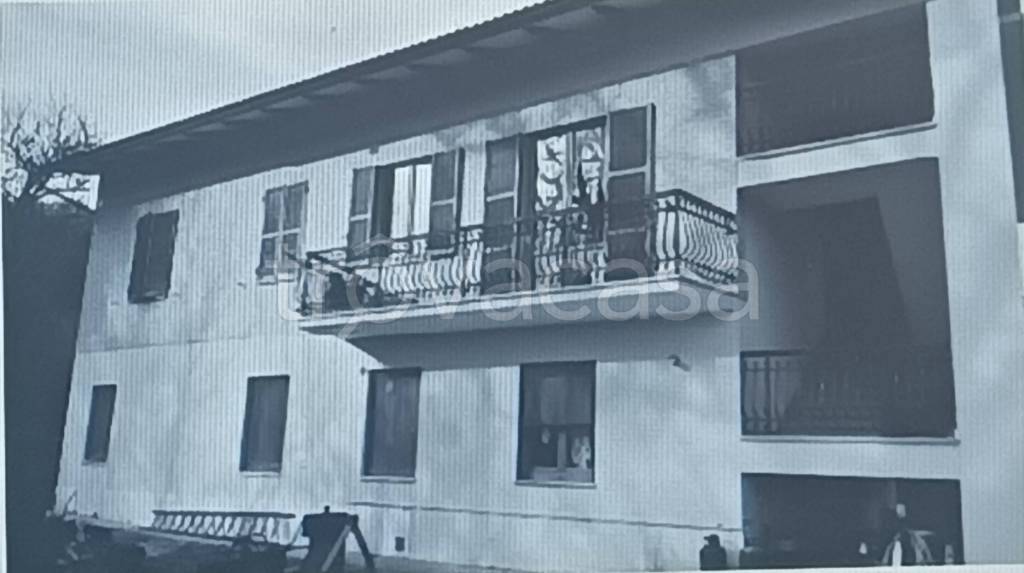casa indipendente in vendita a Serrapetrona