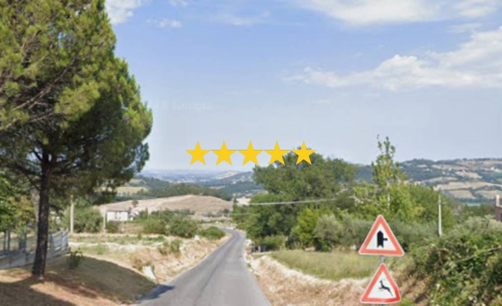 casa indipendente in vendita a Serrapetrona