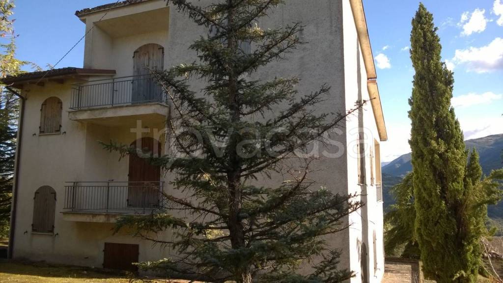 casa indipendente in vendita a Serrapetrona in zona Borgiano