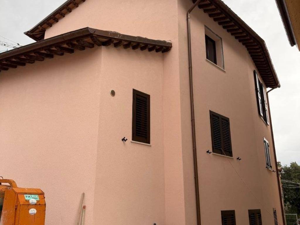 casa indipendente in vendita a Serrapetrona in zona Borgiano
