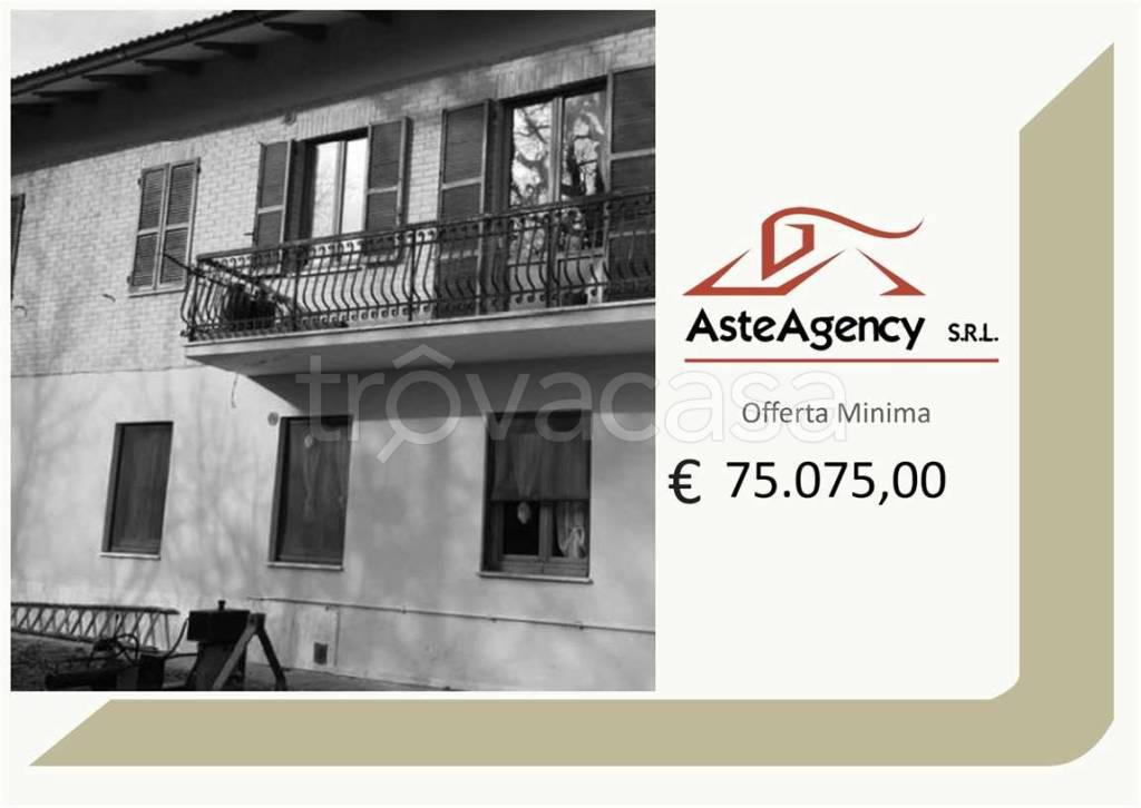 casa indipendente in vendita a Serrapetrona