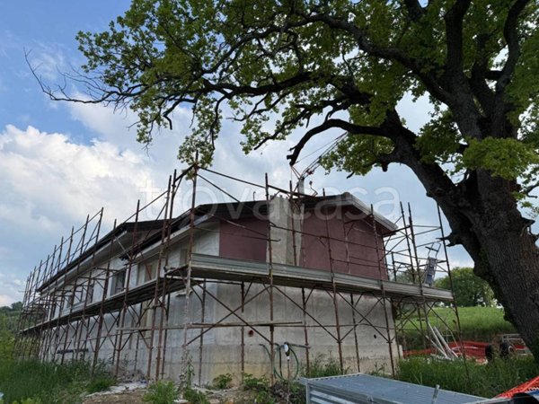 casa indipendente in vendita a Serrapetrona