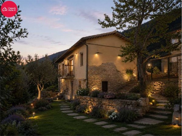 casa indipendente in vendita a Serrapetrona