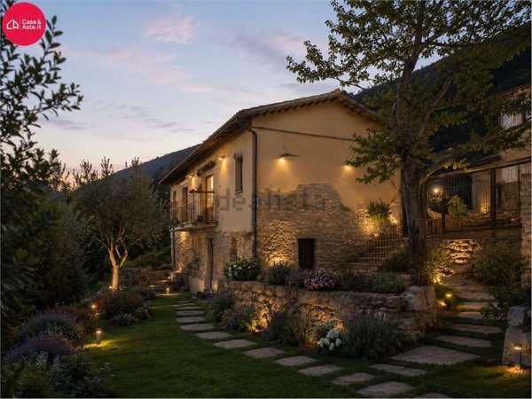 casa indipendente in vendita a Serrapetrona