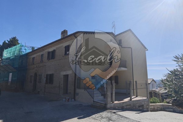 appartamento in vendita a Serrapetrona in zona Borgiano