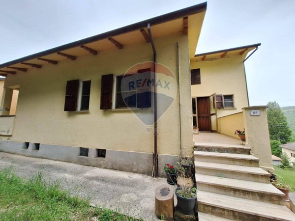 casa indipendente in vendita a Serravalle di Chienti in zona San Martino