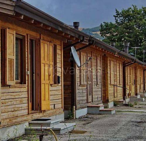 casa indipendente in vendita a Serravalle di Chienti in zona Civitella