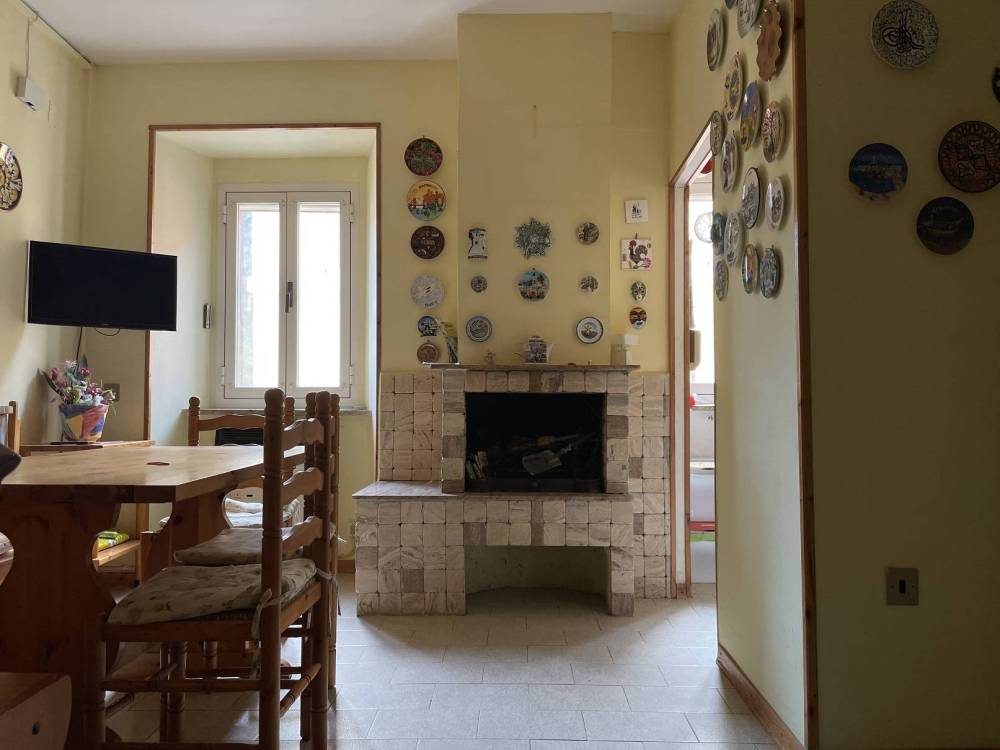 casa indipendente in vendita a Serravalle di Chienti