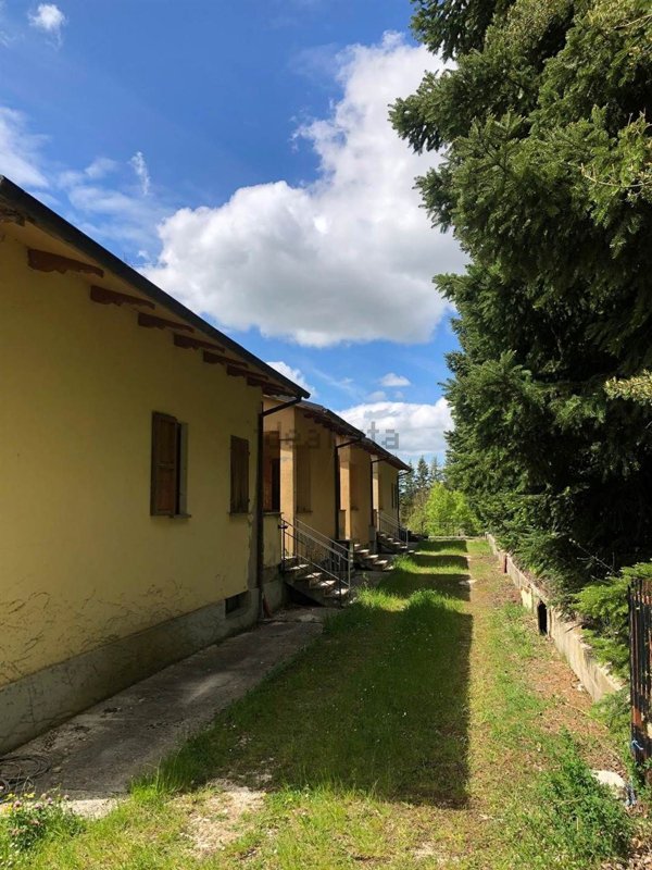 casa indipendente in vendita a Serravalle di Chienti