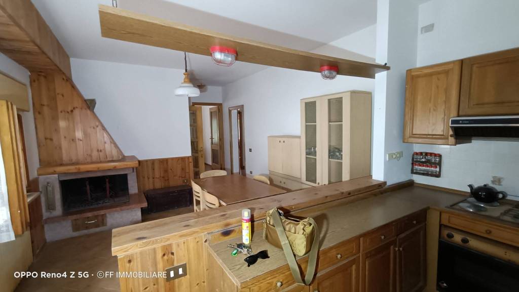 casa indipendente in vendita a Serravalle di Chienti
