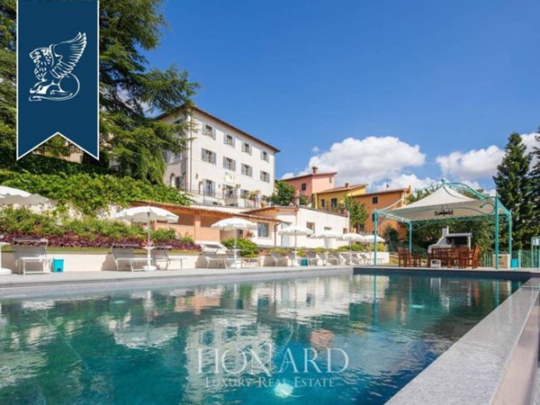 casa indipendente in vendita a Serravalle di Chienti